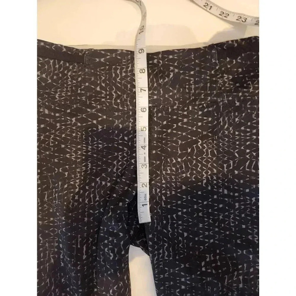 Lululemon Real Quick Crop Leggings Snakeprint Black Gray Size 4. - Picture 7 of 8